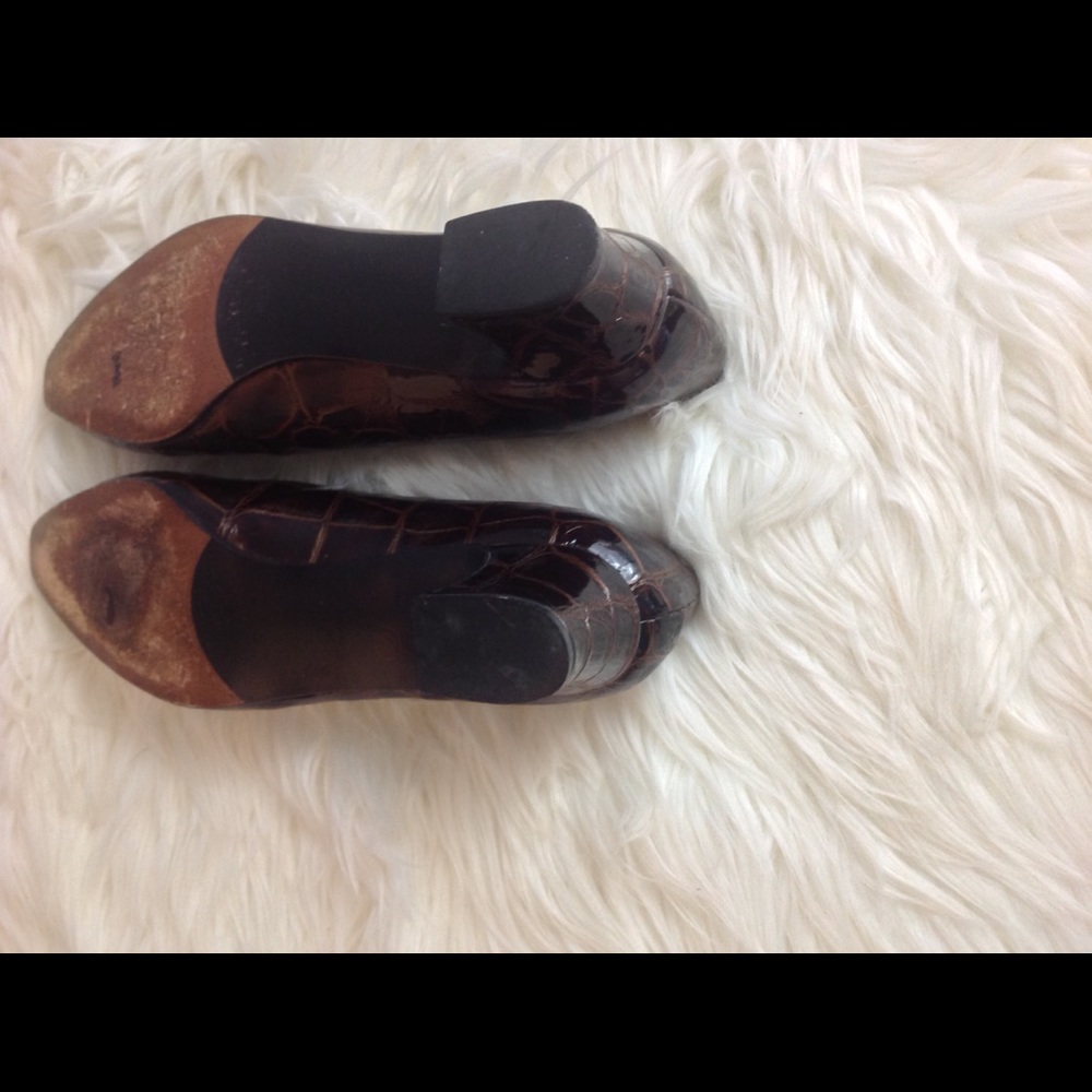 Stuart Weitzman Brown Low Heels, Size 7B - Picture 8 of 8